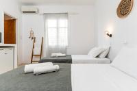 Posteľ alebo postele v izbe v ubytovaní Naxos Beachwalk Rooms