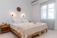 Posteľ alebo postele v izbe v ubytovaní Naxos Beachwalk Rooms