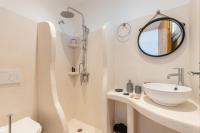 Kúpeľňa v ubytovaní Naxos Beachwalk Rooms