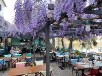 En restaurant eller et andet spisested på Apartment Mirna - what you see is what you get