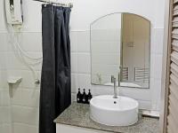 Ein Badezimmer in der Unterkunft Ampha Place Hotel