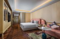 Blossom House Shanghai On The Bundにあるベッド