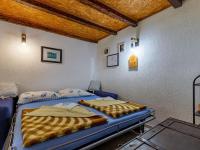 Posteľ alebo postele v izbe v ubytovaní Authentic stone house on the mountain Velebit