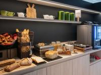 a bakery with bread and pastries on a counter at ibis Styles Porto Vecchio in Porto-Vecchio