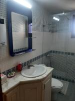 Koupelna v ubytování Maison Villa Sousse Chott-Meriem, jardin arboré, 400 m de la plage