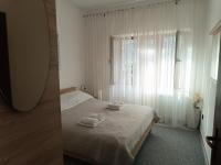 Postel nebo postele na pokoji v ubytování Apartments by the sea Medveja, Opatija - 7722