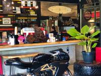 Drinks på Cafe Moto Hostel