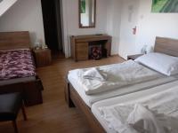 Łóżko lub łóżka w pokoju w obiekcie Hotel Familia