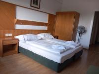 Łóżko lub łóżka w pokoju w obiekcie Hotel Familia