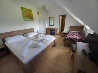 Łóżko lub łóżka w pokoju w obiekcie Hotel Familia