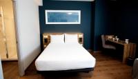 Cama o camas de una habitación en Travelodge Madrid Metropolitano