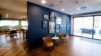 Zona de estar de Travelodge Madrid Metropolitano