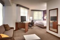 Residence Inn by Marriott Flagstaffにあるテレビまたはエンターテインメントセンター