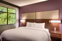 Residence Inn by Marriott Flagstaffにあるベッド