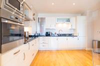 Kuchyň nebo kuchyňský kout v ubytování 2-bedroom Apartment - Fistral Beach
