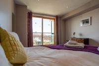 Postel nebo postele na pokoji v ubytování 2-bedroom Apartment - Fistral Beach