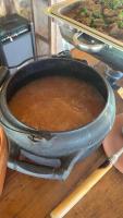 a pot of food in a pan on a table at Complexo Luquinha in Iacaiá