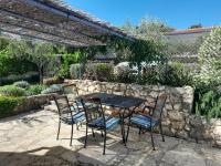 Vonkajšia záhrada v ubytovaní Charming holiday apartment near beach