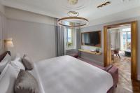 Postel nebo postele na pokoji v ubytování Mandarin Oriental Palace, Luzern