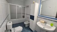 Koupelna v ubytování Sunny Beach Aloha Apartment
