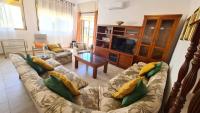 TV a/nebo společenská místnost v ubytování Sunny Beach Aloha Apartment