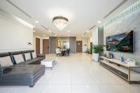 Vinhomes Residences Luxury Suiteにあるテレビまたはエンターテインメントセンター