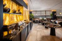 Jídlo v hotelu nebo okolí