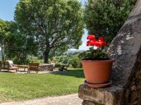 Vonkajšia záhrada v ubytovaní Holiday Home Montecavallo by Interhome