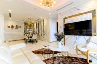 Vinhomes Residences Luxury Suiteにあるテレビまたはエンターテインメントセンター