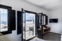 Telewizja i/lub zestaw kina domowego w obiekcie White Pearl Villas