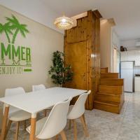 Posezení v ubytování Maisonette with Palms
