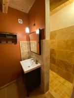 Kúpeľňa v ubytovaní Le salagou sauna