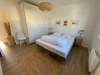 Plán poschodí v ubytovaní Villa avec piscine chauffée proche plage, WiFi, billard et garage à La Tranche-sur-Mer - FR-1-22-333