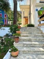 Vonkajšia záhrada v ubytovaní Villa Bua - Beautiful Seafront Apartments