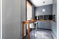 Kuchyňa alebo kuchynka v ubytovaní Kolejowa 45A P&O Corporate Accommodation
