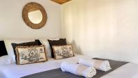 Posteľ alebo postele v izbe v ubytovaní L'Oranger - Magnifique Studio Indépendant Sur Mougins avec Jacuzzi Privé - Parking - Climatisation