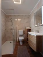 Kúpeľňa v ubytovaní Apartment in Kampor with sea view, balcony, air conditioning, WiFi (4838-2)