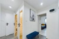 Televízia a/alebo spoločenská miestnosť v ubytovaní Szczecin Reda - 4 x BEDROOM