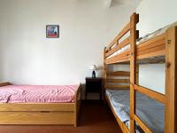Posteľ alebo postele v izbe v ubytovaní Villa T3 à 100m de la mer, 500m des commerces, terrasse, parking, fibre - La Palmyre - FR-1-705-37