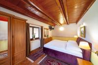 Łóżko lub łóżka w pokoju w obiekcie Hotel El Greco