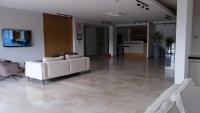 TV a/nebo společenská místnost v ubytování PARK DEMİRKAPI HOTEL