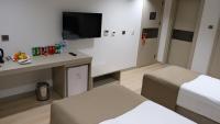 TV a/nebo společenská místnost v ubytování PARK DEMİRKAPI HOTEL
