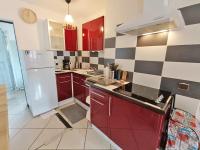 Kuchnia lub aneks kuchenny w obiekcie Le Louchonnais, T2, wifi, 4 personnes