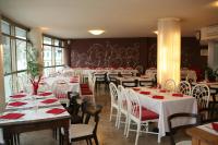 Restauracja lub miejsce do jedzenia w obiekcie Hotel Kristall