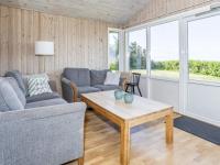 Posezení v ubytování Five-Bedroom Holiday home in Vestervig 1
