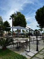 Κήπος έξω από το Trevi Hotel & Restorant, Shengjin