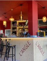 Ο χώρος του lounge ή του μπαρ στο Suites Kerlarros Clim et Parking face Gare et Port