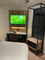 OZO Hotels Antares Airportにあるベッド
