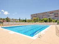 Bazén v ubytovaní Apartment Les Côteaux du Préconil-5 by Interhome alebo v jeho blízkosti