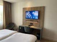 OZO Hotels Antares Airportにあるテレビまたはエンターテインメントセンター